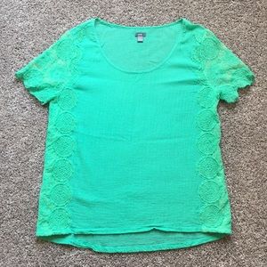 Aerie women’s lace detail blouse size medium